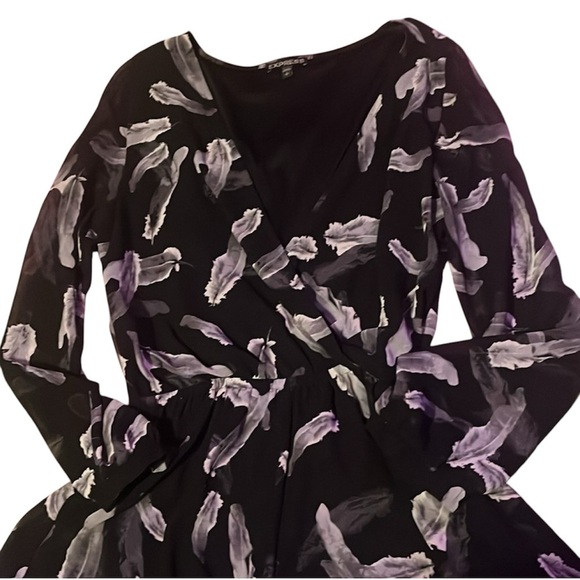 Express size small romper black and white design like new - Picture 3 of 4